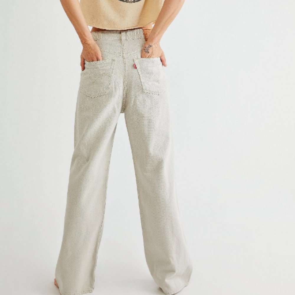 LEVI'S High Rise Loose in Mushroom Grey - Picture 4 of 16